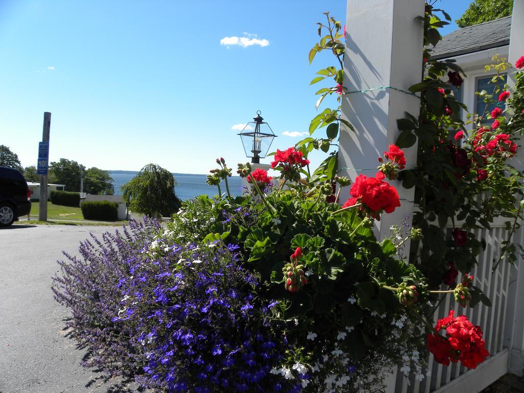 Colonial Gables Oceanfront Village Belfast Exterior foto